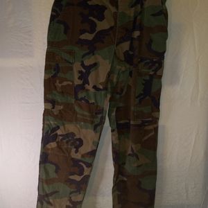 Us Army Camo jacket and pants from men 41-45 chest height 67-71 in